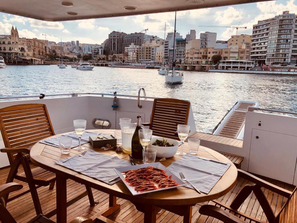 Hotel Sea Baroniv "Bedsonboat" Birgu Zewnętrze zdjęcie